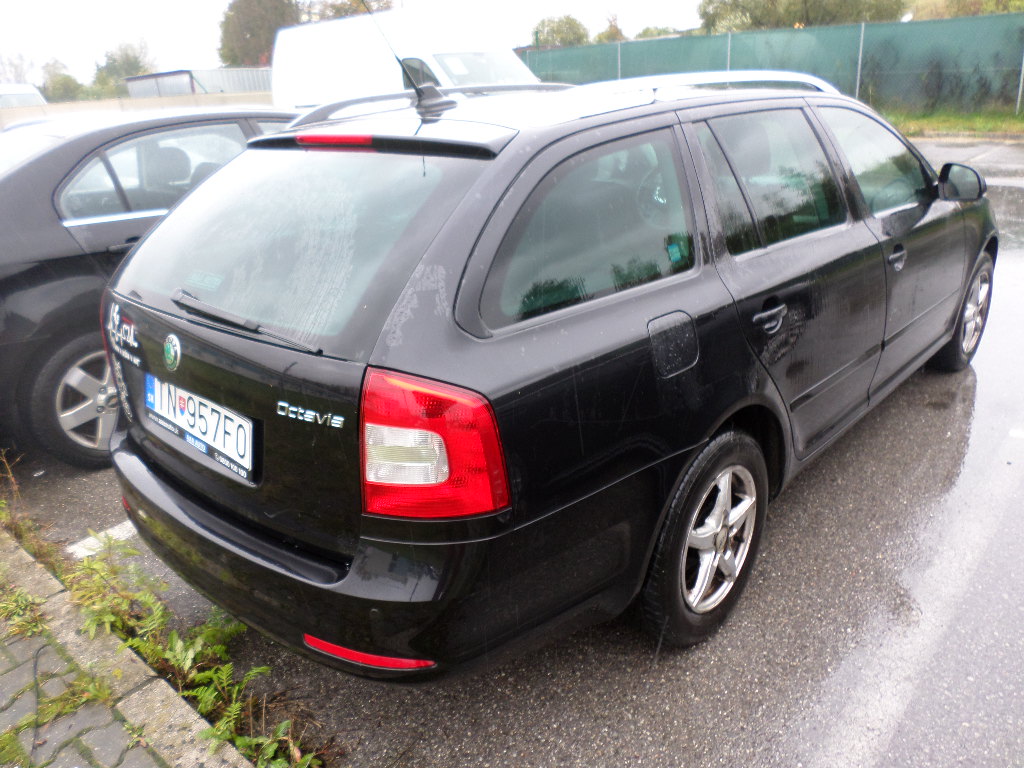 Škoda Octavia Combi 1.6 TDI CR DPF Elegance DSG - náhľad